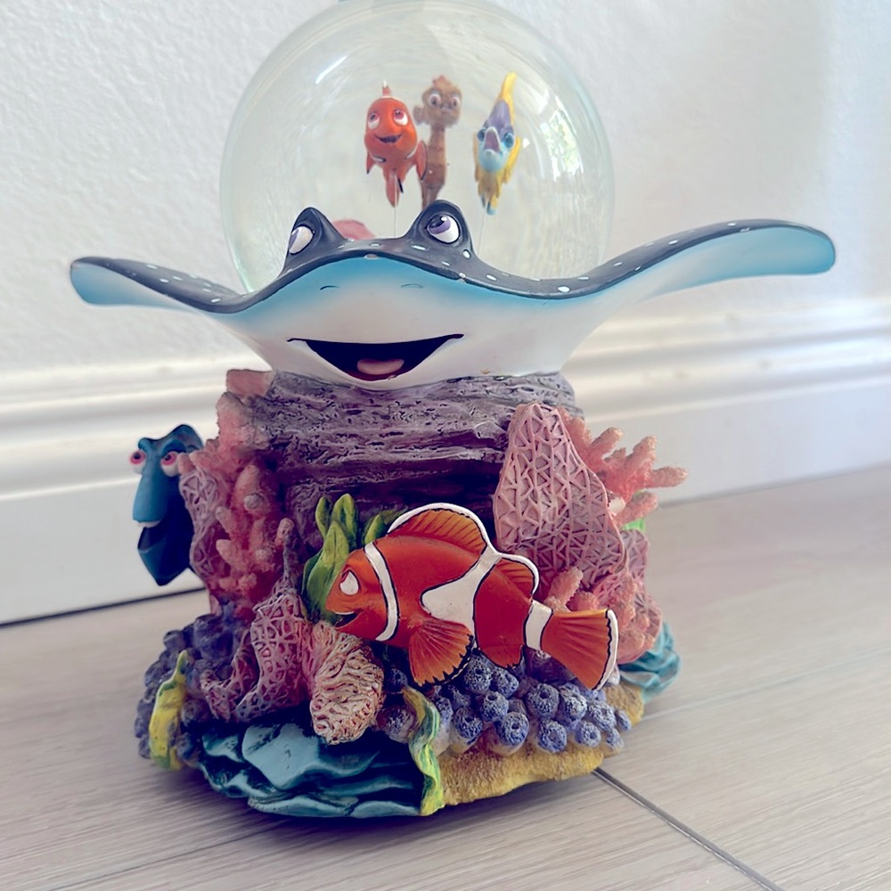 Finding Nemo Disney store snow globe with music box